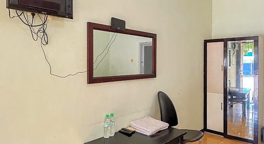 Global Inn Syariah Mitra RedDoorz near Juanda T1 Airport