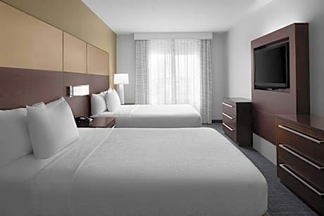 2 Bedroom Suite, Bedroom 1: 1 King, Bedroom 2: 2 Queen, Sofa bed