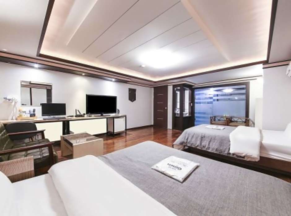 Mate Hotel