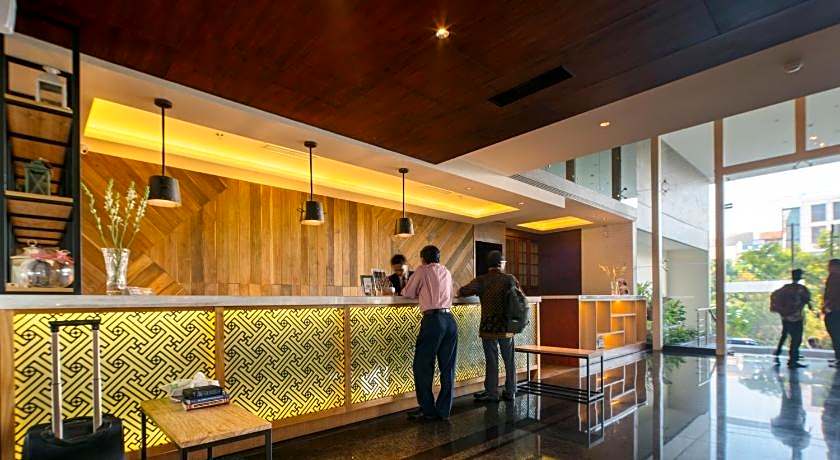 Luminor Hotel Jemursari By WH