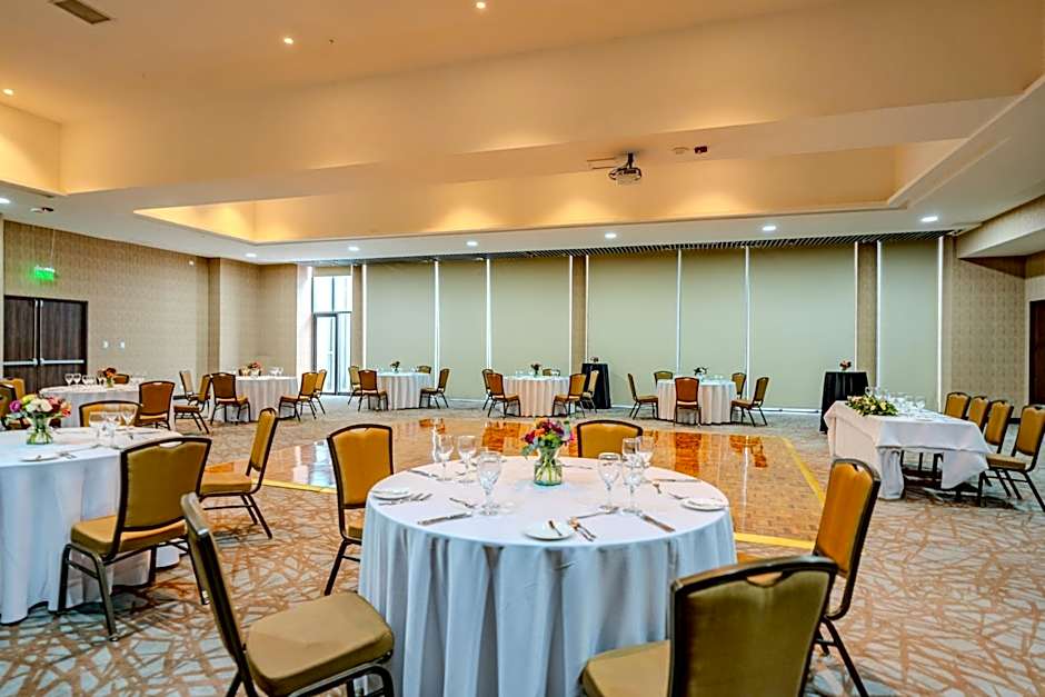 Courtyard by Marriott Santiago Airport