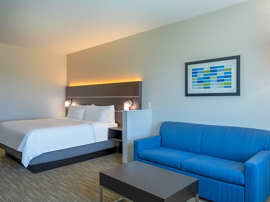 Holiday Inn Express & Suites Watertown By IHG