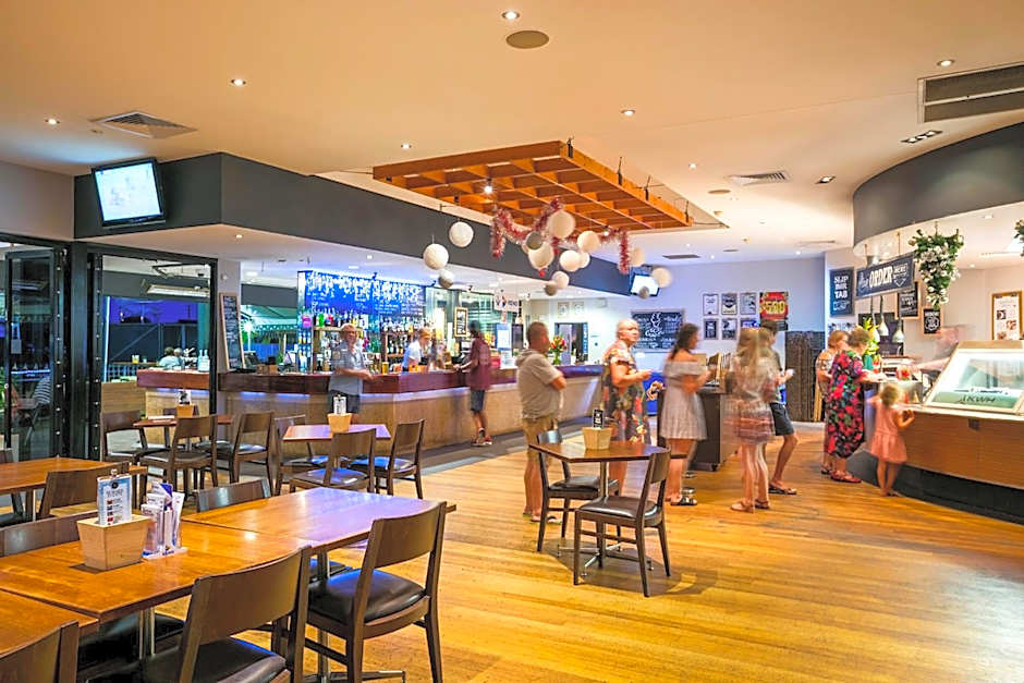 Nightcap at Kawana Waters Hotel