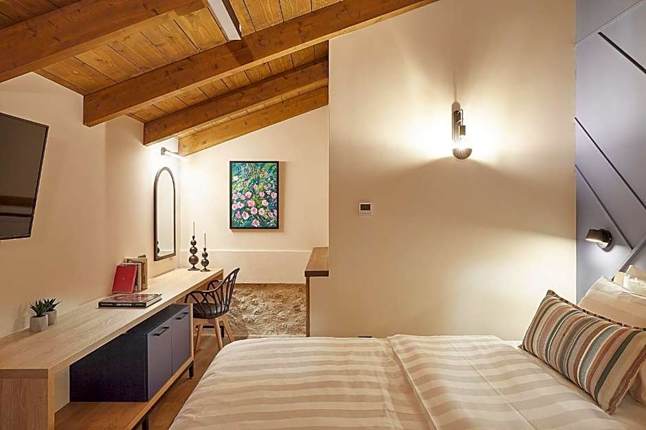 IALNA Boutique Hotel