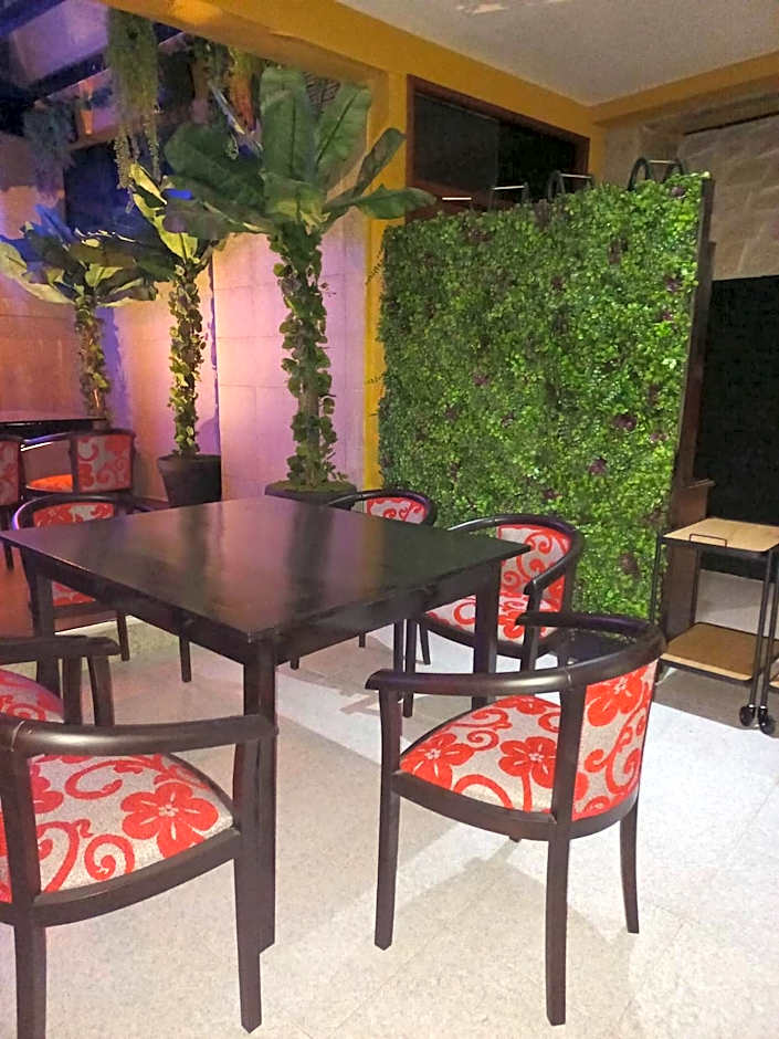 Leonchic - Guest House com Piscina de Água Salgada