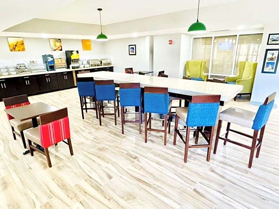 Comfort Inn & Suites Montgomery East Carmichael Rd
