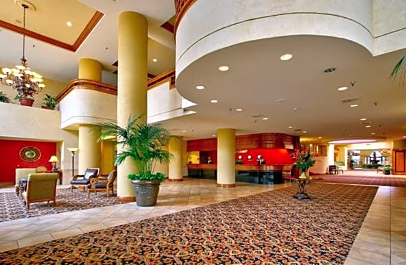 MCM Eleganté Hotel & Conference Center