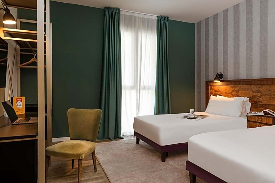 Up Hotel