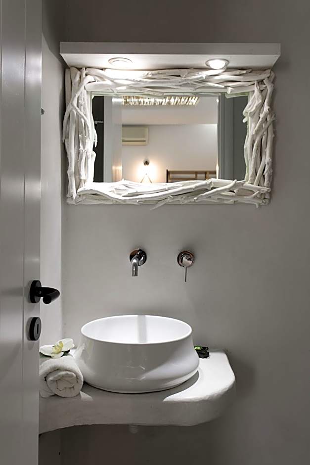 TERRA FOS NAXOS STUDIOS