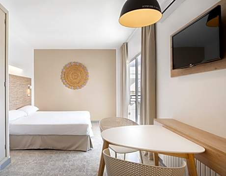 Premium Studio with Solarium