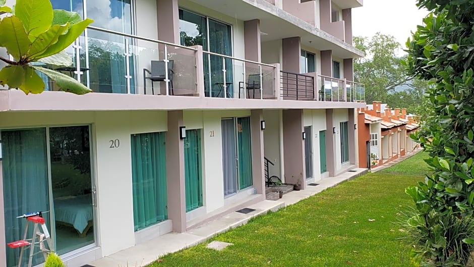 CaLu Hotel en La Laguna, Santa María del Oro