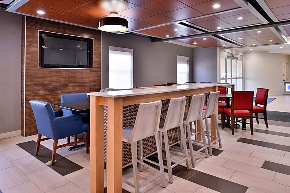 Holiday Inn Express Hotel & Suites North Kansas City By IHG