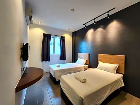 Standard Twin Room - Non-Smoking