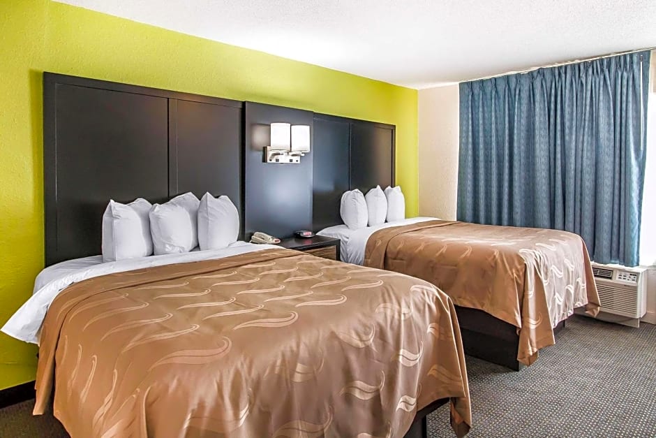 Quality Inn Hinesville - Fort Stewart Area, Kitchenette Rooms - Pool - Guest Laundry