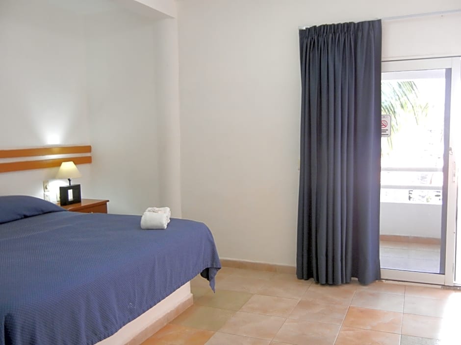Hotel Plaza Almendros