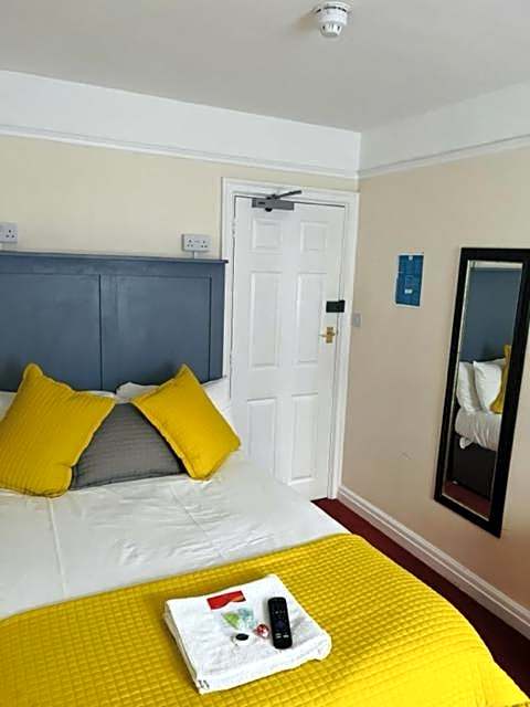 Crown & Cushion Hotel