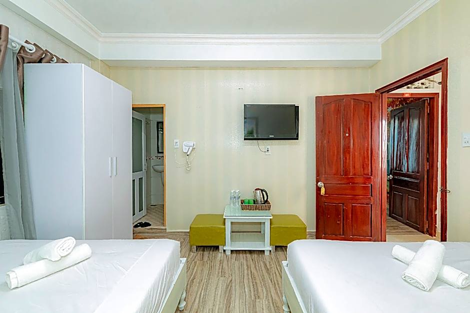 Ken's Backpackers Hotel