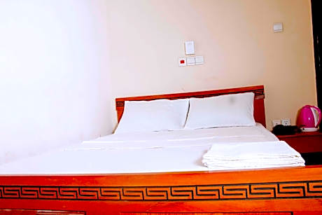 Twin Room with Shower