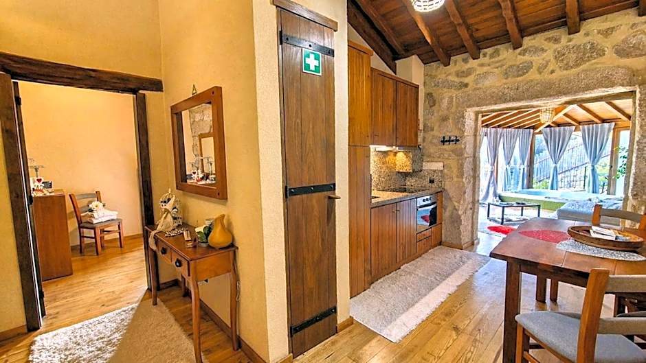 Casa Favo de Mel - Jacuzzi & Piscina - Refúgio na Montanha