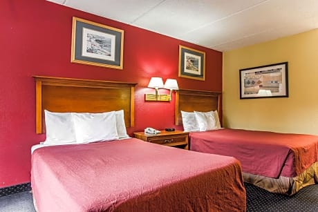 2 Queen Beds, Smoking