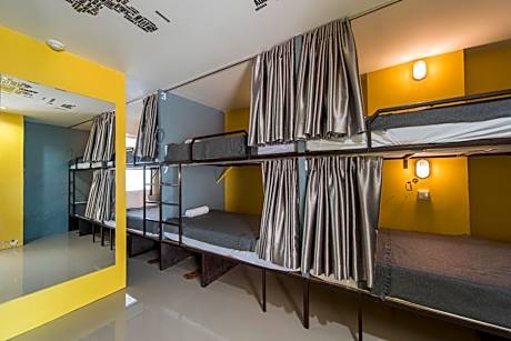 Bed in 8-Bed Mixed Dormitory Room