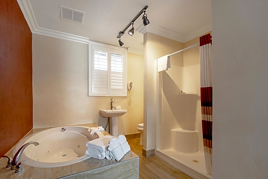 Red Roof Inn & Suites Monterey
