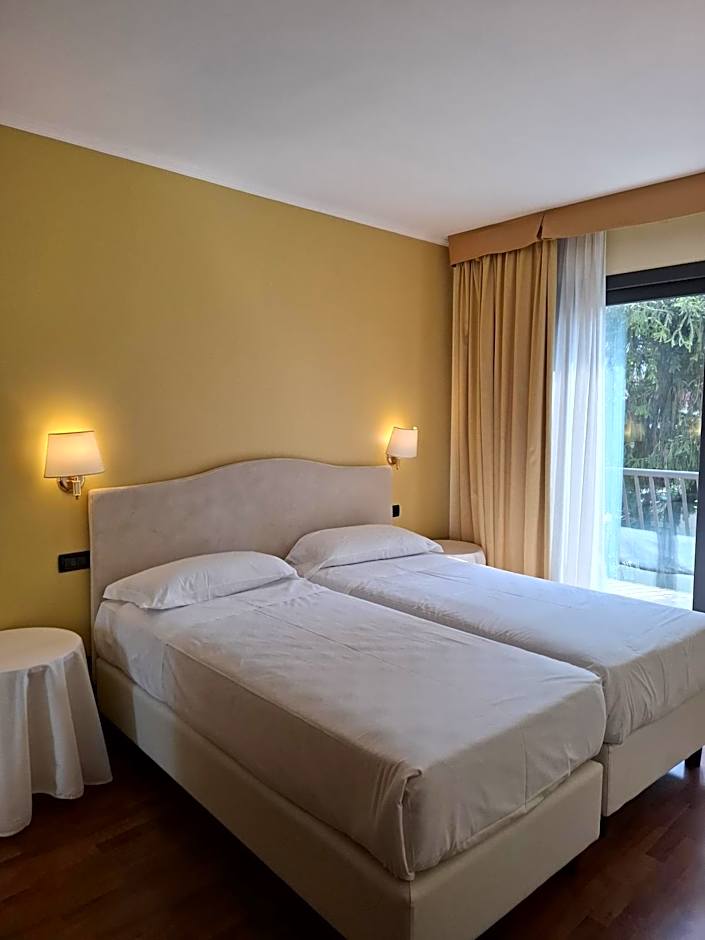 Admiral Hotel Villa Erme