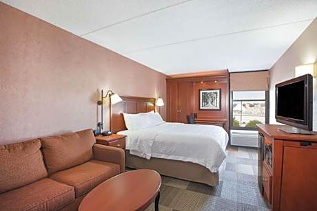 1 King Bed Study With Sofabed Nonsmoking