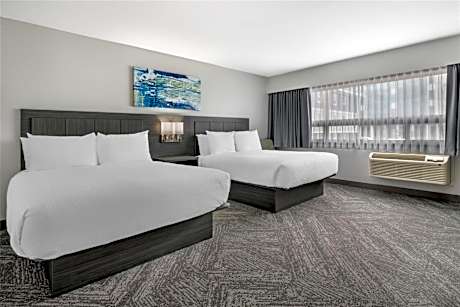 Queen Room with Two Queen Beds and Bath Tub - Disability Access