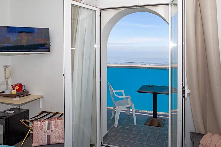 MoMo Seaview Hotel