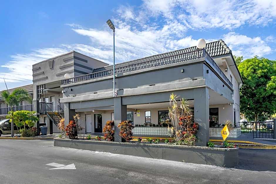 Photo 1 of 26 of Rodeway Inn Clearwater-Dunedin