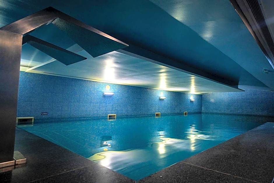 Riviera Hotel