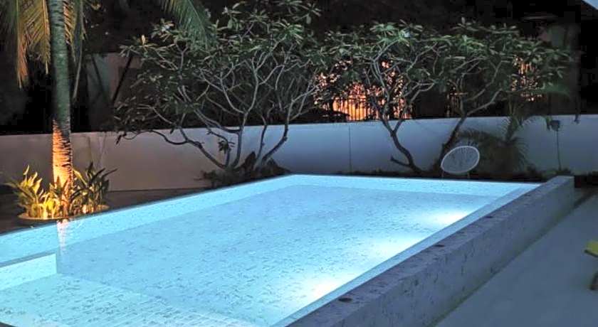 Tonsai Tropical Phi Phi Island