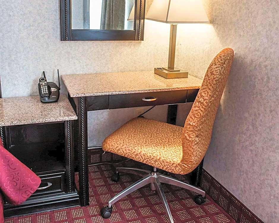 Quality Inn & Suites North Gibsonia