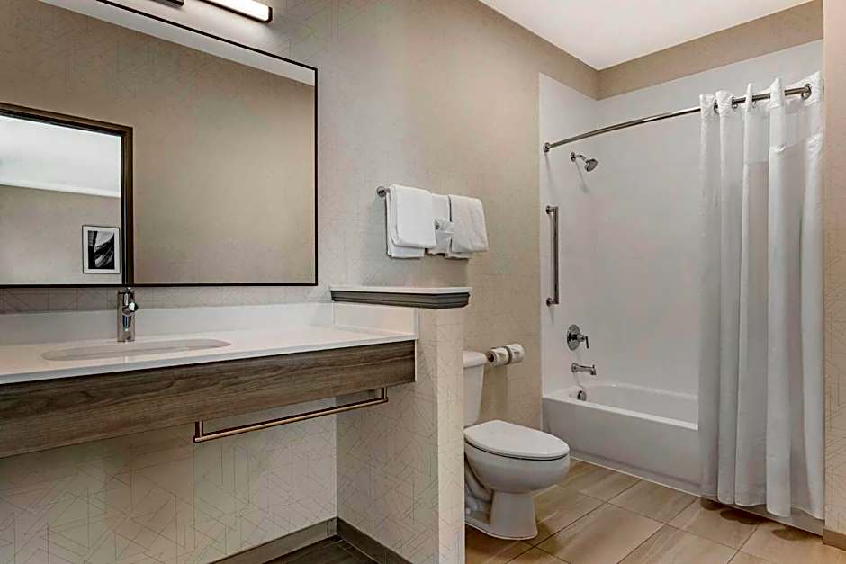 Holiday Inn Express Hotel & Suites Astoria By IHG