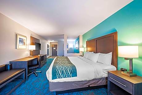 King Suite - Non-Smoking