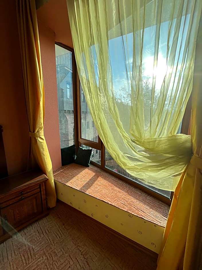 HOTEL BOLYARI