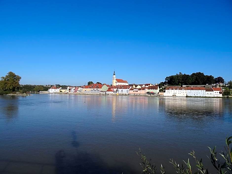 Apparthotel Alte Innbrücke-24Std-Self-Check in-Haustiere Willkommen