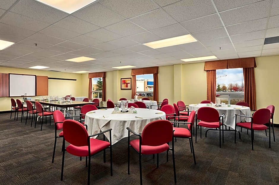 Super 8 by Wyndham Barrie South