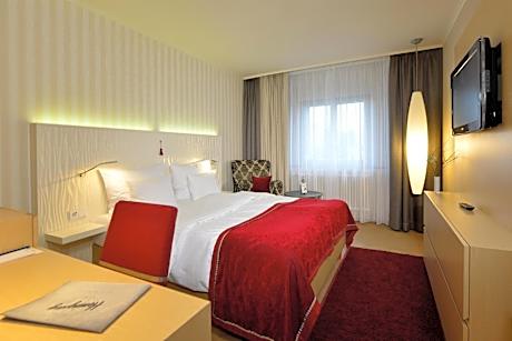 Business Queen Room