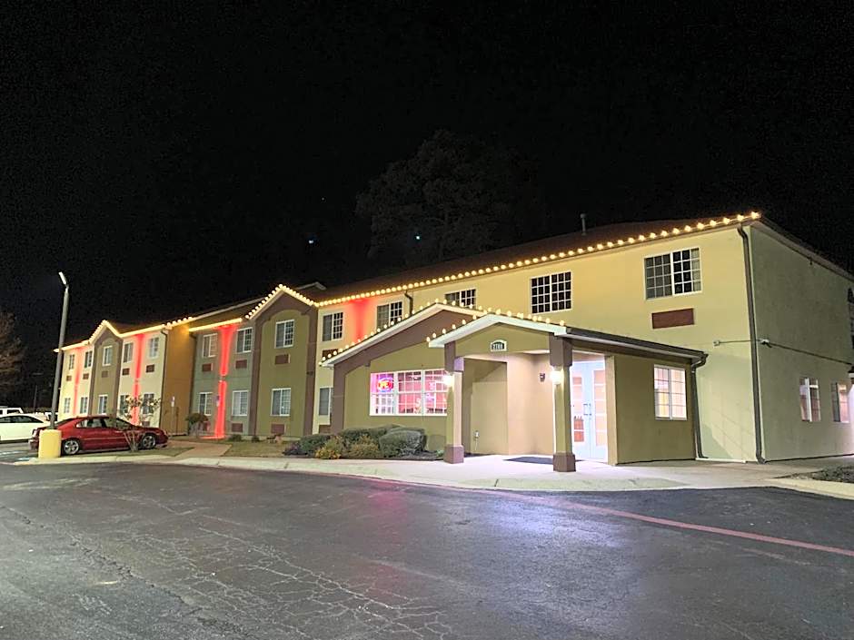 HomeTown Inn & Suites