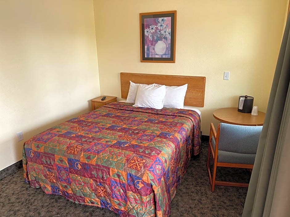 All Star Inn & Suites