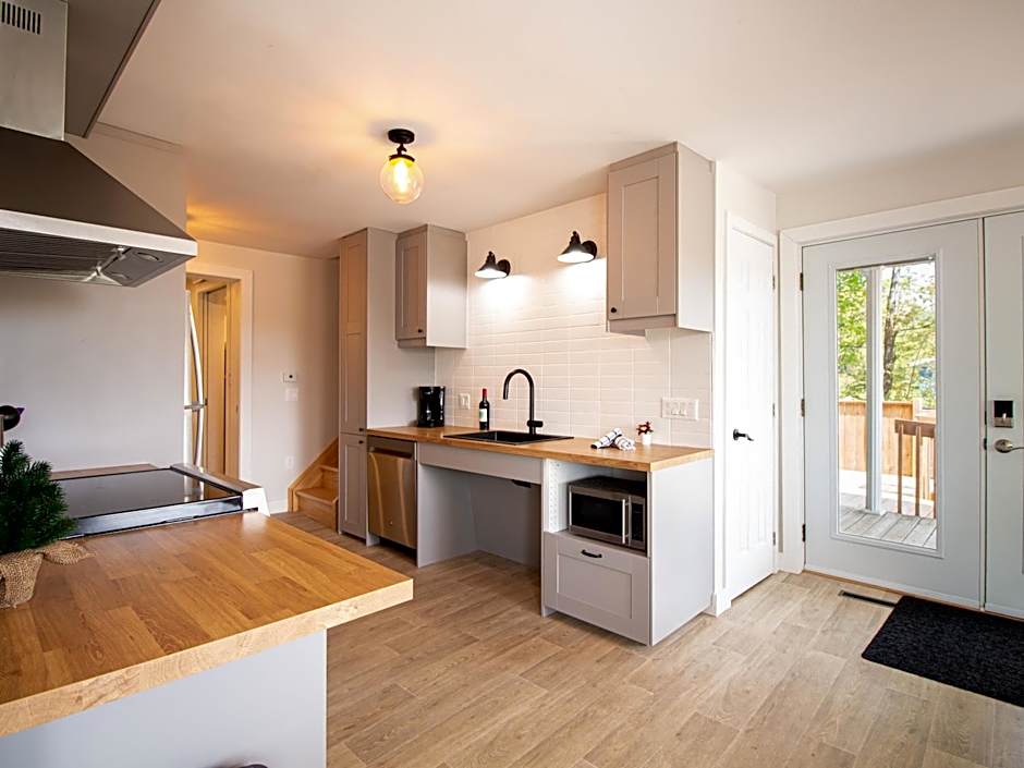 Accessible Trails with Private Hot tub and Firepit