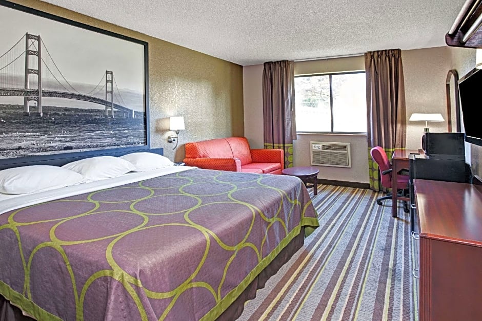 Super 8 by Wyndham Roseville/Detroit Area