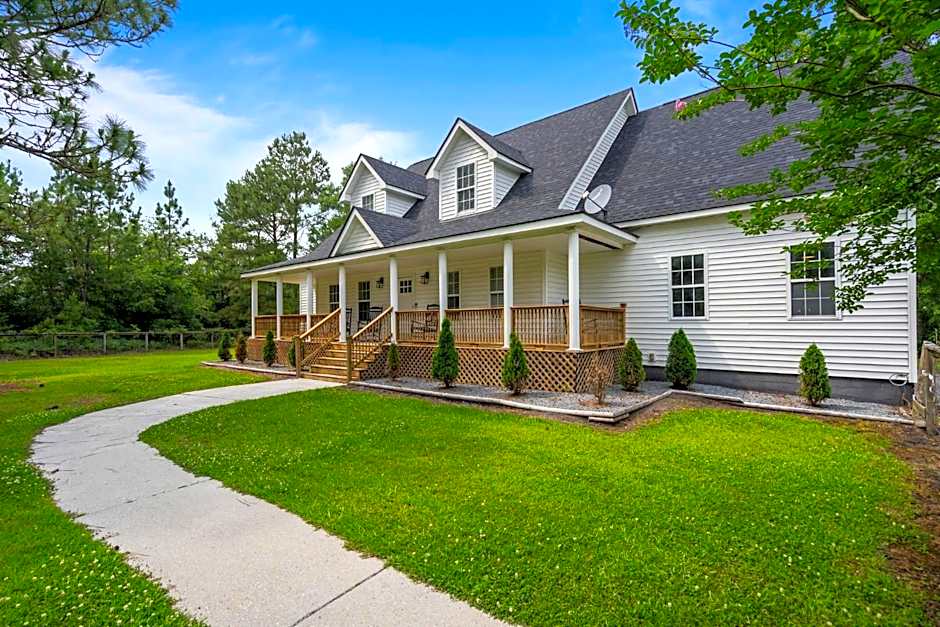 Grandma's Farm on 6 acres with Lighted Barn and River Access
