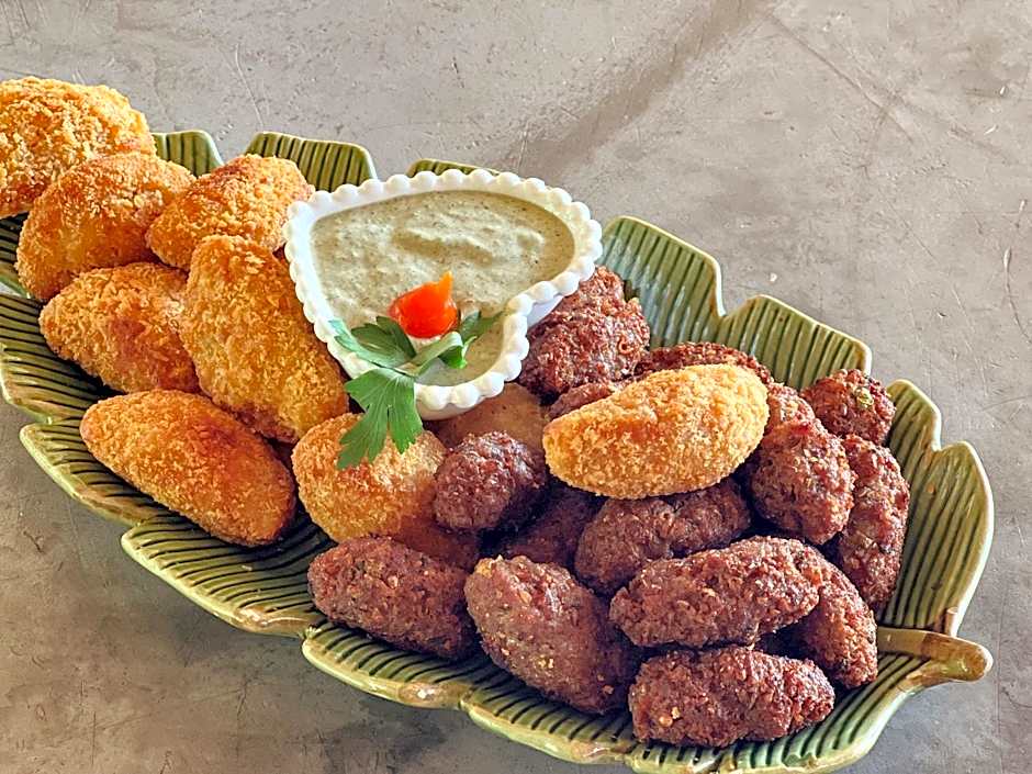 Boate, Beach Tennis & bangalôs STAFF Completo