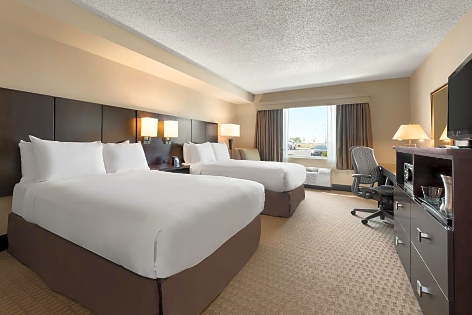 DoubleTree by Hilton Wichita Airport