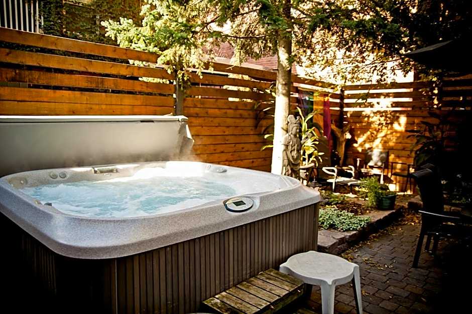 Maison Des Jardins B & B