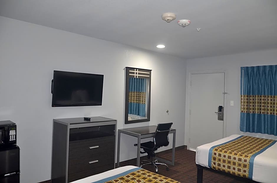 Travelers Inn