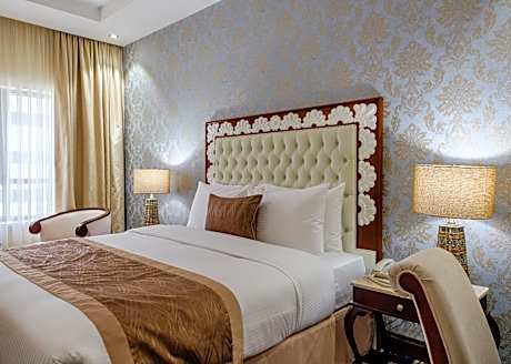 Deluxe King Room with City View